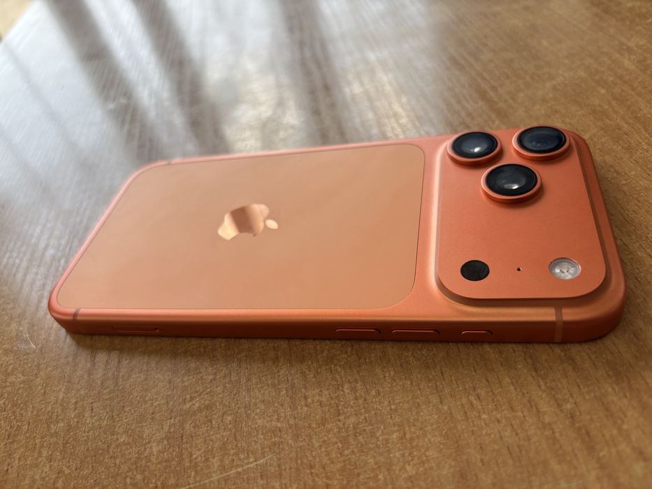 Айфон iphone 17 pro max cosmic orange