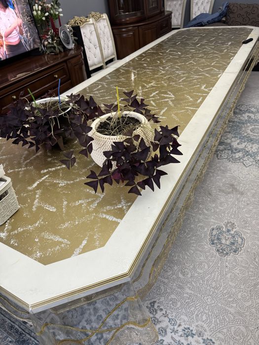 стол для гостиной