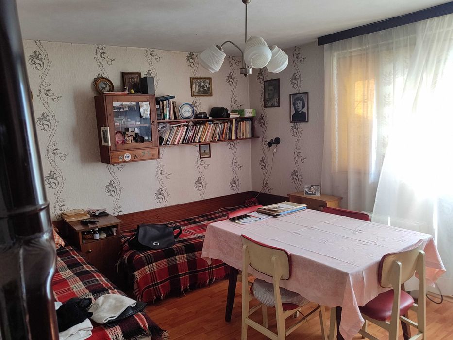 Двуетажна къща в Сливенци