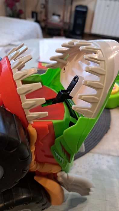 Интерактивна кола акула