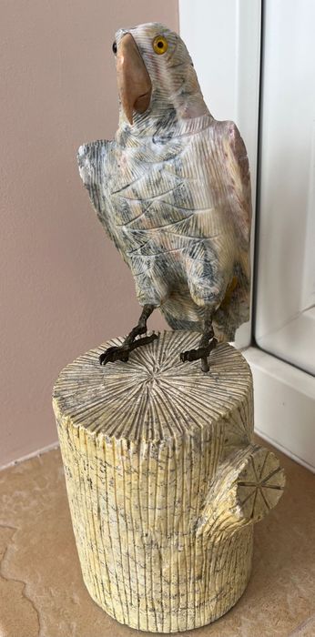 Вази, сувенури , гривни - дърво лот за 37 лв. Фигури от порцелан