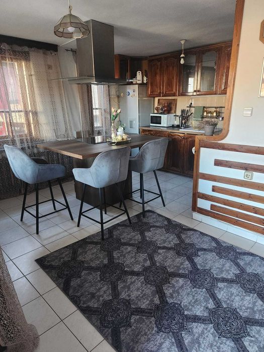 Дава се под наем Къща в с. Арбанаси, Област Велико Търново - 625 кв.м за 1495.83 € - Снимка #4