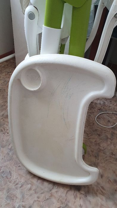 Детский столик, ходунки и стульчик для купания.