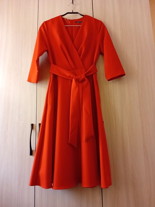 Платье вечернее красного цвета