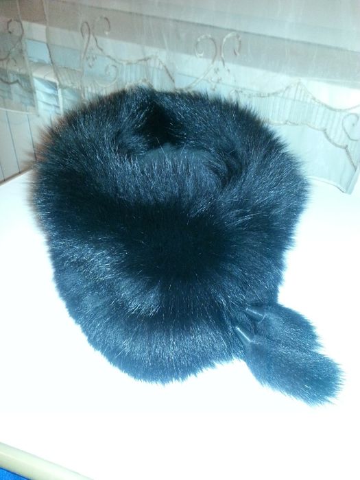 Caciula dama neagra blana naturala cu aplicatii la spate 61,5 cm