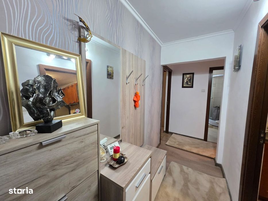 2 camere, decomandat, zona Pieței Mari, mobilat și utilat, renovat