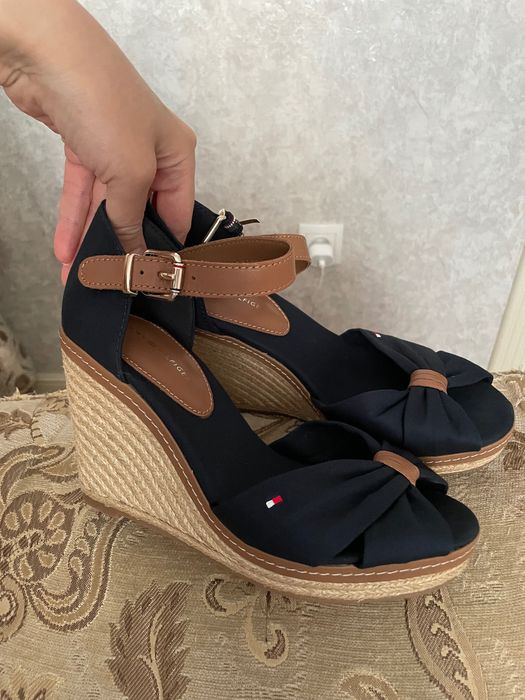 Продам босоножки Tommy Hilfiger