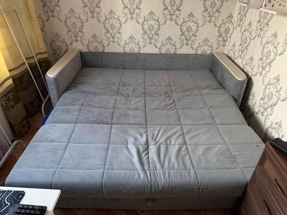 Продам диван целый