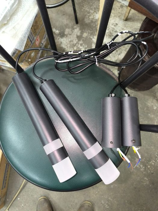 Люстры, светильники.