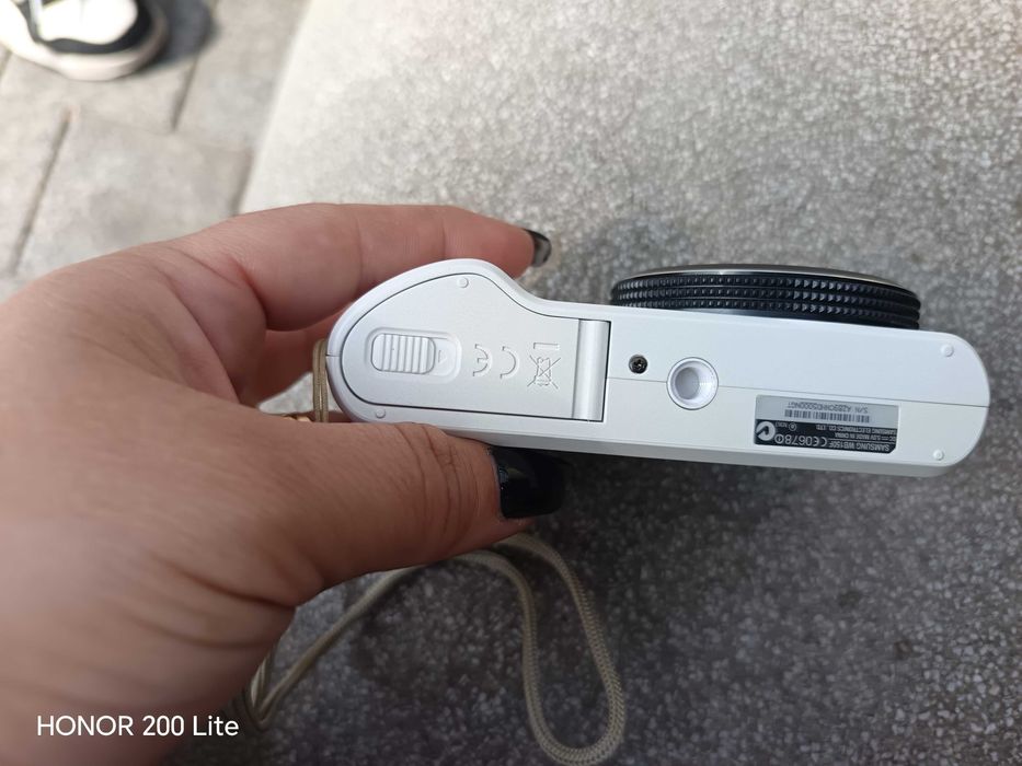 Aparat de fotografiat Samsung zoom ×18 WiFi poți să îl conectezi