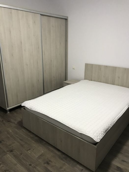 Inchiriez apartament + loc de parcare
