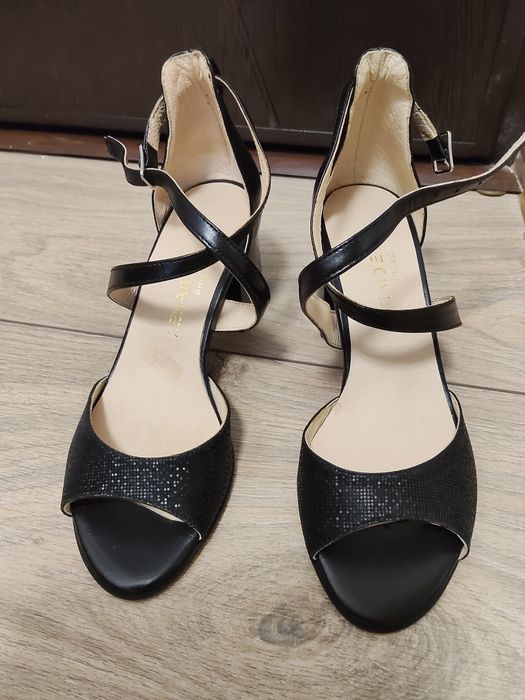 Sandale din piele naturala  noi Nr 35