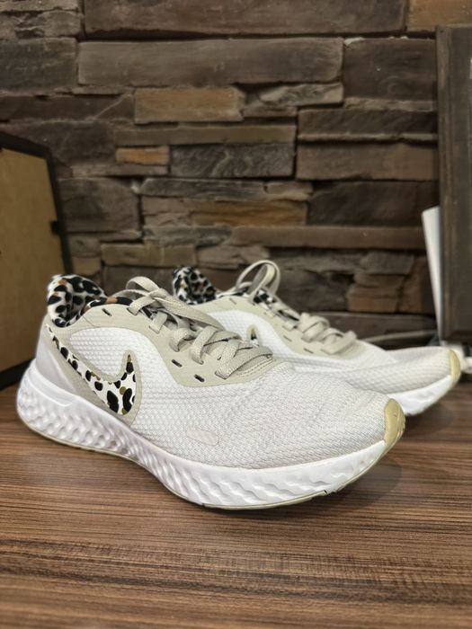 Дамски маратонки и боти