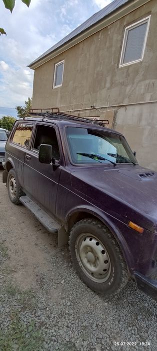 Продается машина ВАЗ-21213 >