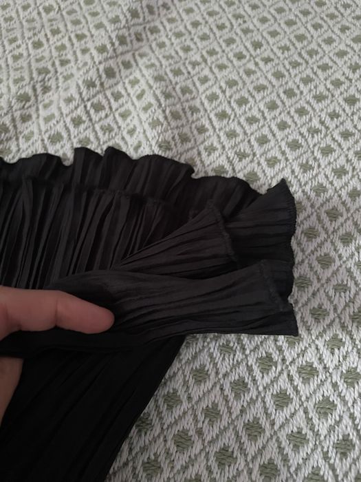 Rochie neagră plisată