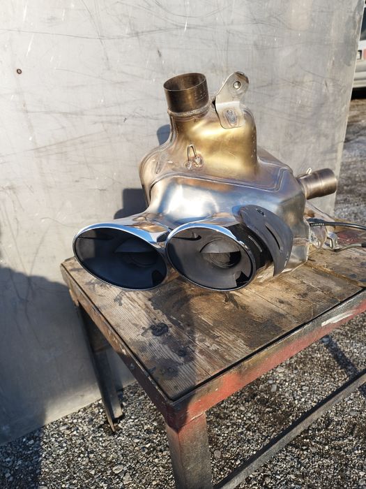 Продавам оригинален ауспух за Ducati 572.4.046.1A