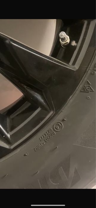 Шины с дисками R20 оригинальные