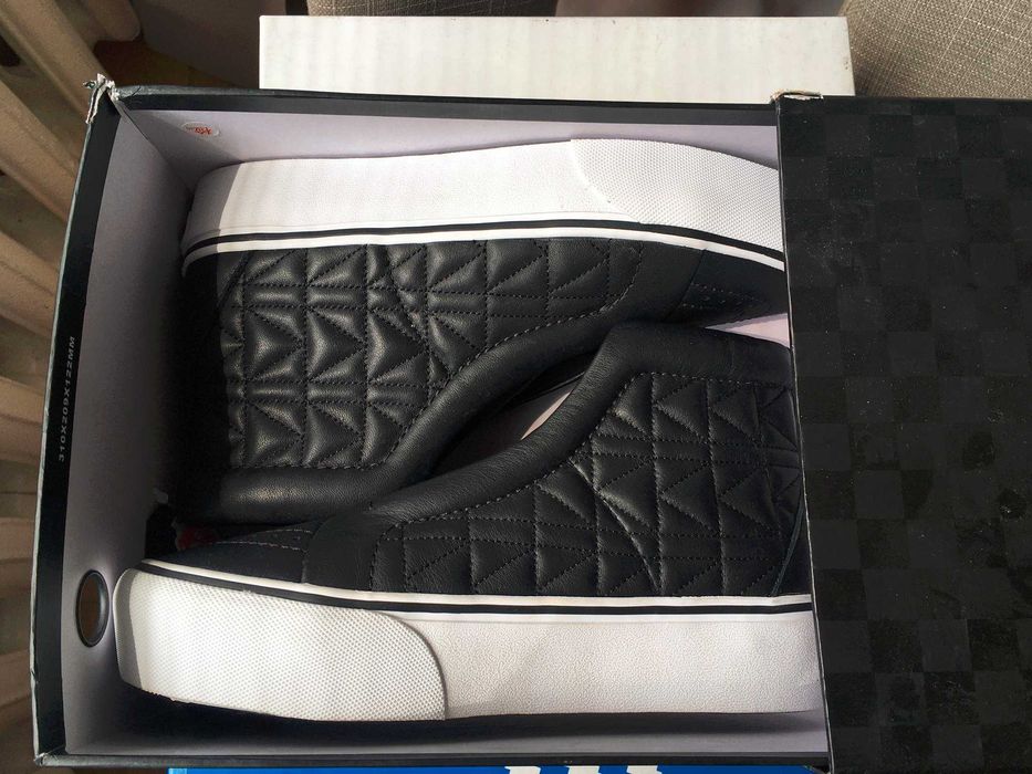 VANS X KARL LAGERFELD модел SK8-HI кецове, нови, в кутия, 38 номер