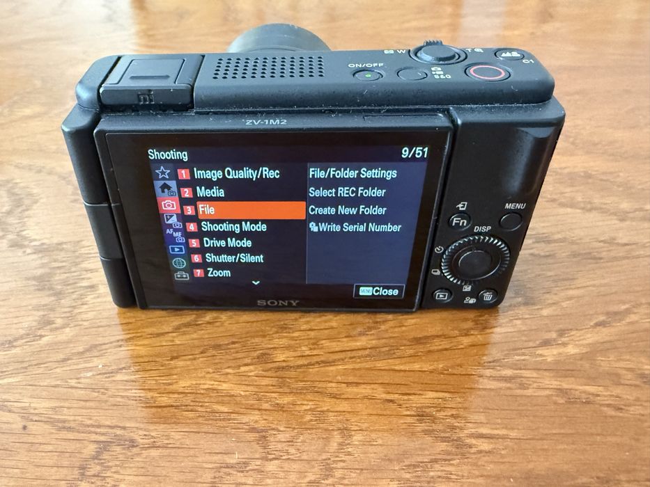 Apara foto compact Sony zv1 ii , m2 an 2026
