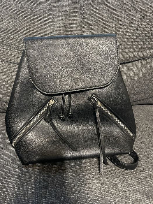 Черна кожена раница