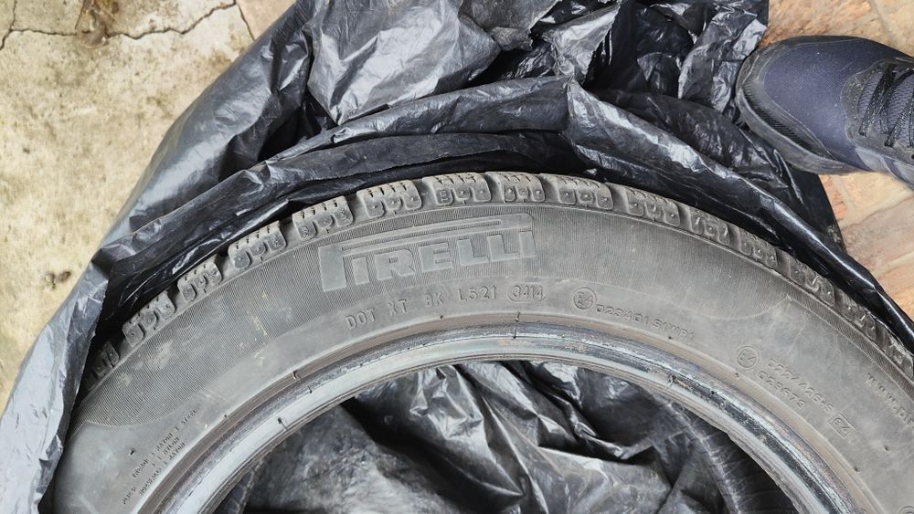 Vând 4 anvelope iarna Pirelli 205/55 R16
