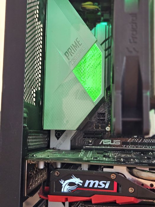 Sistem Gaming Intel i7 9700k, 16GB DDR4, SSD PCIe 1TB, GTX 1050 TI 4GB, sursa 850w Corsair carcasa Razer