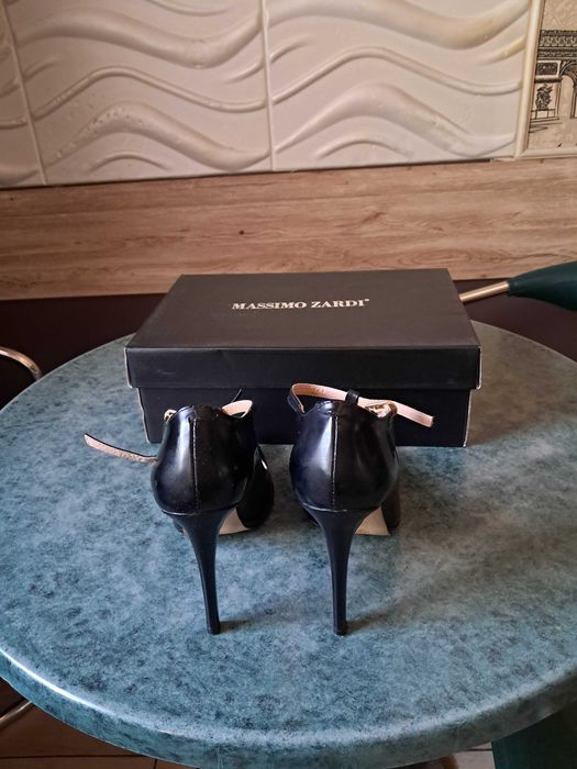 Официални черно обувки