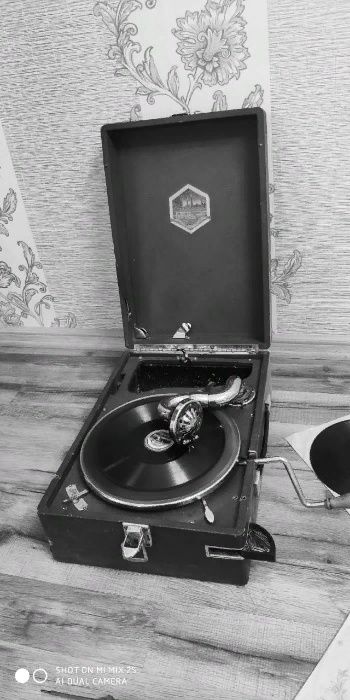 Патефон! Хорошее состояние.