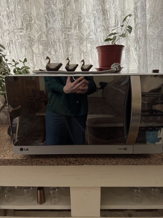 Микроволновая печь LG, большой литраж, очень удобная