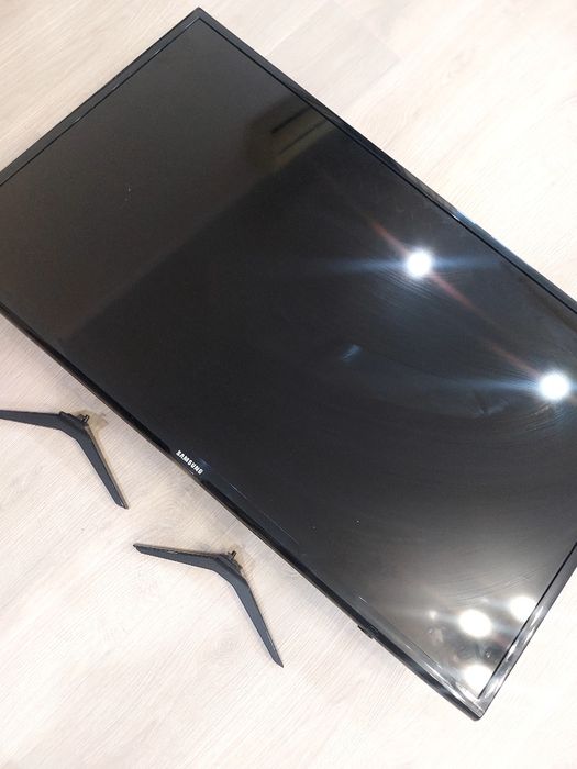 Телевизор самсунг.