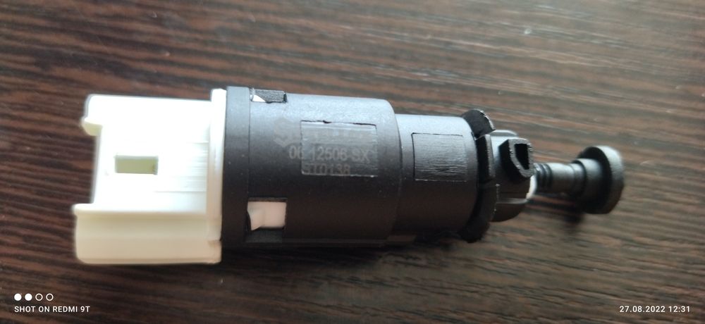 Продам датчик стоп сигнала и передачи.