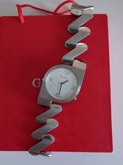 Gucci стилен часовник