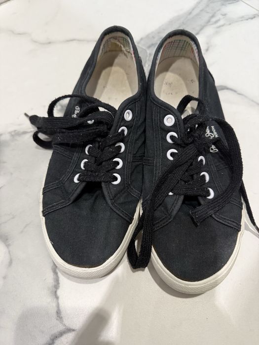 Два чифта дамски обувки