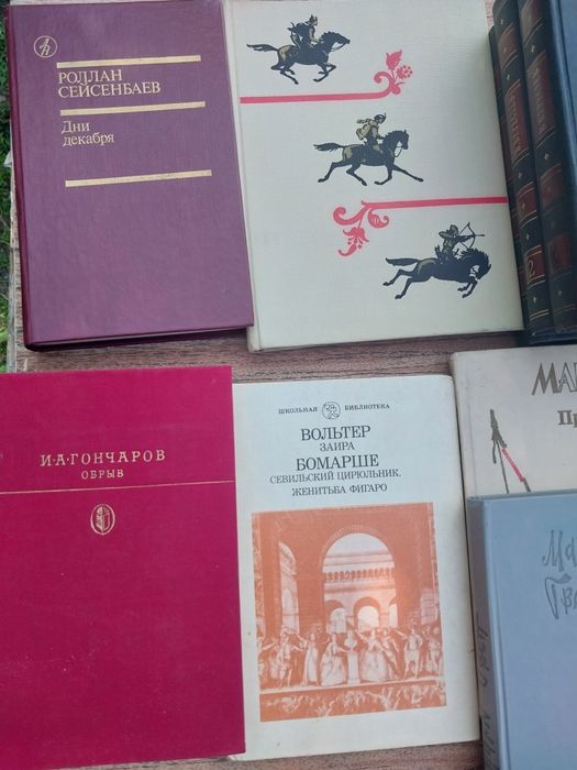 Продам книги!  Срочно!