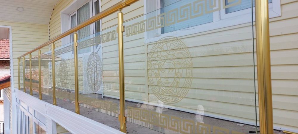 Стъклени парапети Версаче