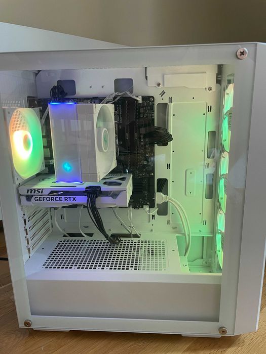 Геймърски Компютър RTX5060, Ryzen 7 7500X, 32GB DDR4, 1TB SSD, 36 Месеца Гаранция