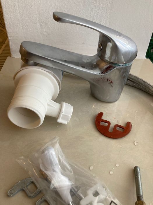 Baterie dus . Baterie baie. Baterie lavoar. Baterie chiuveta + ventil