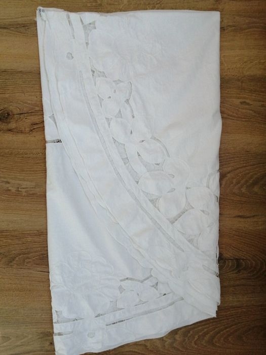 Покривка за кръгла маса