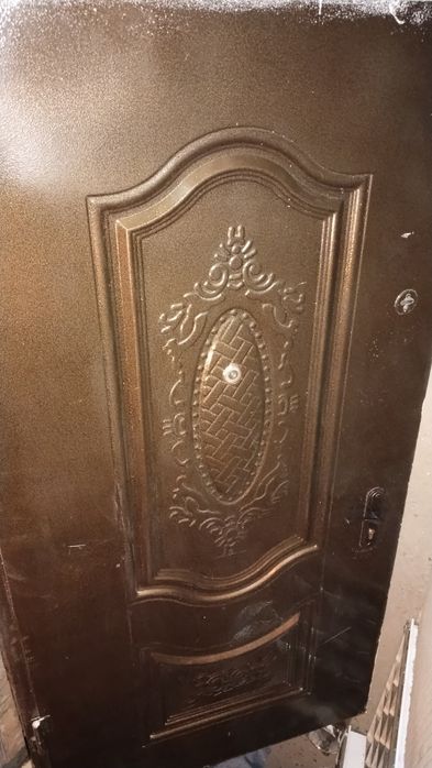 Продается железная дверь