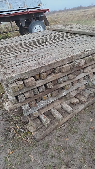 Șpalieri de beton si metalici pentru garduri, mure, zmeură, vie ETC.