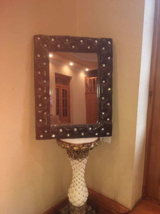 Прихожкага пуфик ва оёқ кийим қўядиган этажерка ясаб берамиз.