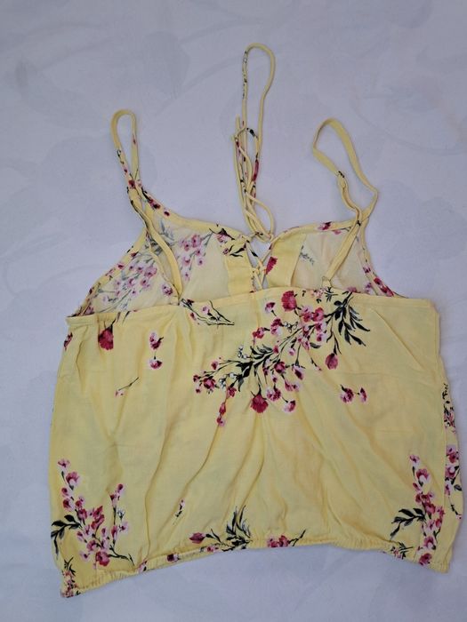 Жълт топ на цветя