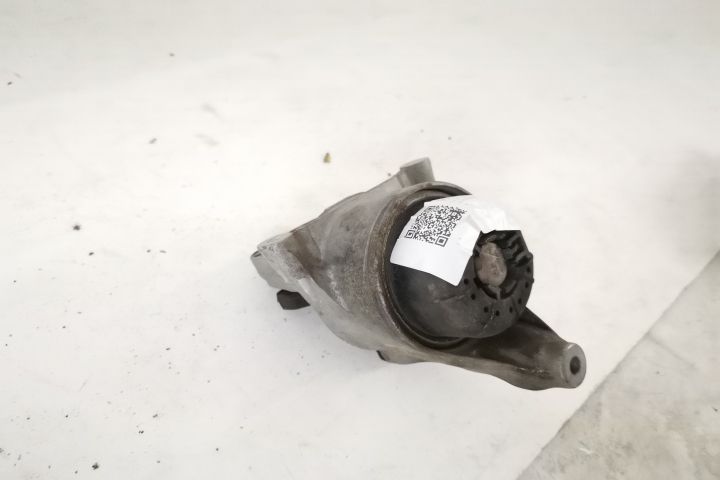 Suport Motor Stanga Original In Stare Buna Audi A4 B9 2015 2016 2017 2