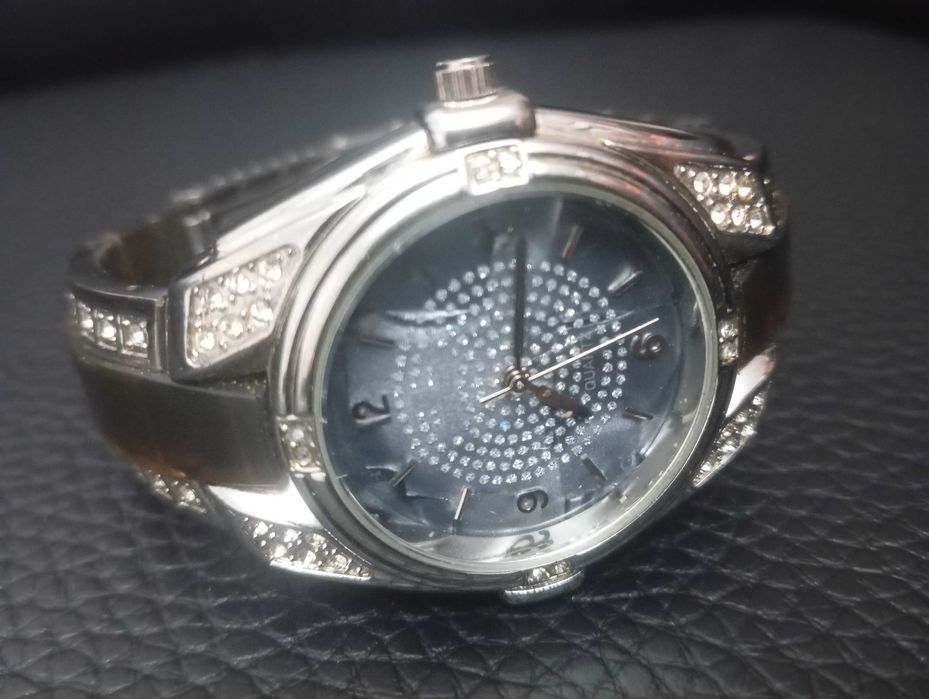 Стилен дамски кварцов  часовник на марката CEITEZIN