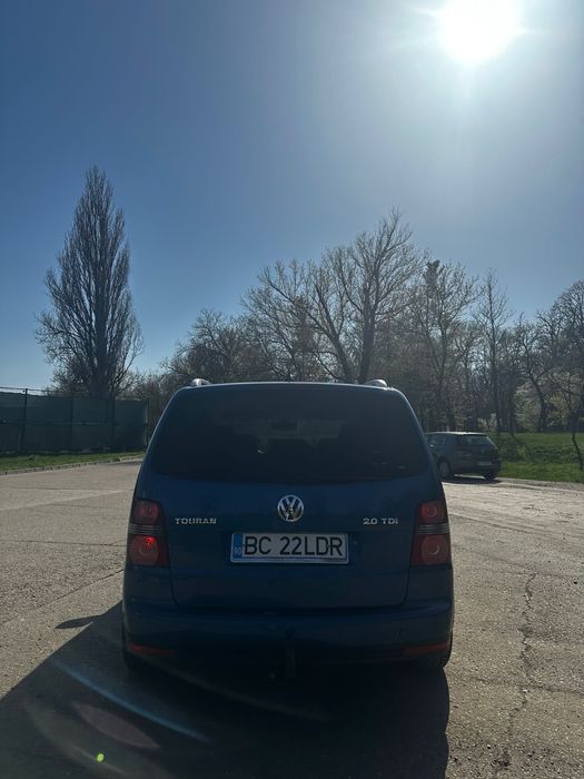 VOLKSWAGEN Touran 2010 — imagine 4