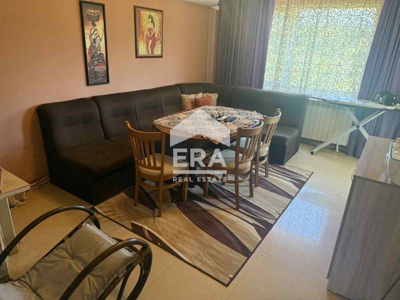 Ексклузивен тристаен апартамент с камина и локално парно, район Владис