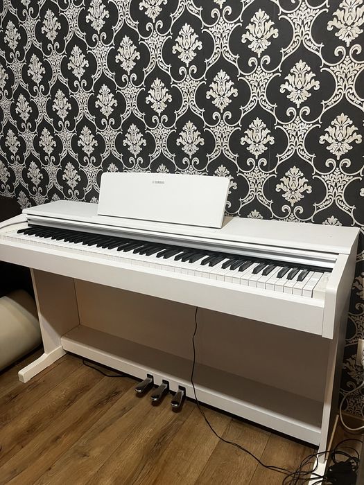Pian Yamaha arius YDP 144