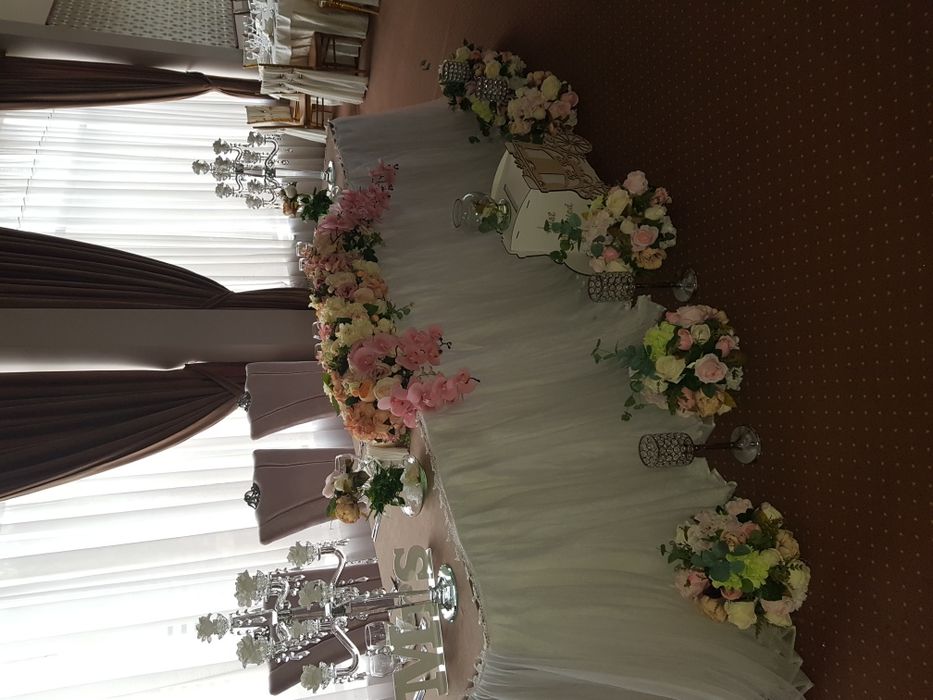 Inchiriez scaune mese vesela corturi