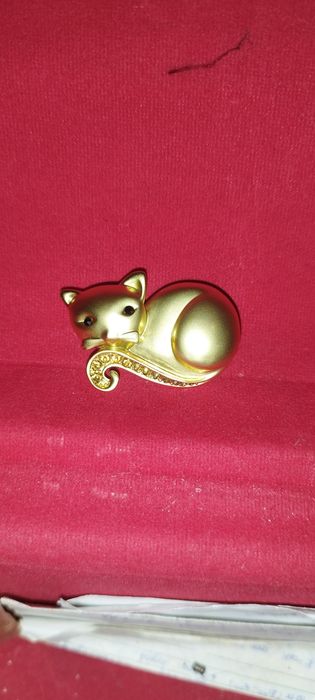 Золотистая брошка