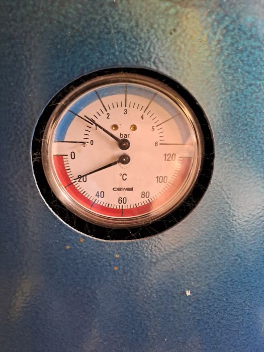 Котел и горелка на пелети